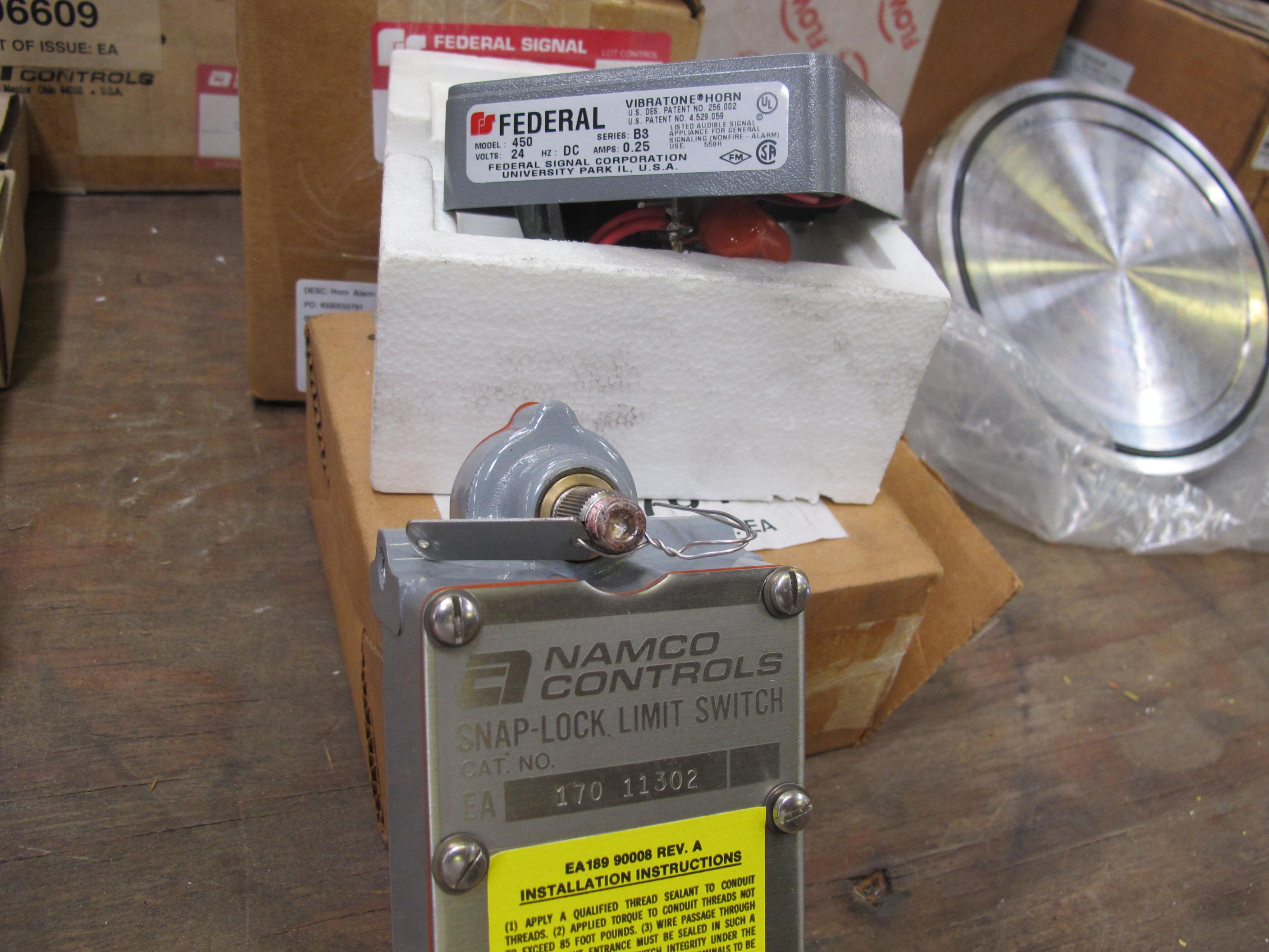 LOT TO INCLUDE: (4) ASSEMBLY, MOVEMENT TYPE. FOR FOXBORO INSTRUMENTS, (3) SWITCH, LIMIT TYPE, 2NO 2NC CONTACT, 600VAC 120VAC 20AMP ELEC RATING, ROTARY ACTUATOR, DPDT ACTION, OIL TIGHT ENCLOSURE. SNAP-LOCK WITH LEVER, (1) HORN, ALARM, 120VAC RATING, 100DBA@10', WALL MOUNT, NEMA 4X, CURRENT 0.18A, 5.3" SQUARE, 2.7LBS, (1) HORN, 24VDC, 99DB AT 10 FT RATING, 450D KIND, (1) ASSEMBLY, DISC, SOFT SEAT KIND. LOADING & HANDLING FEE $15-4134